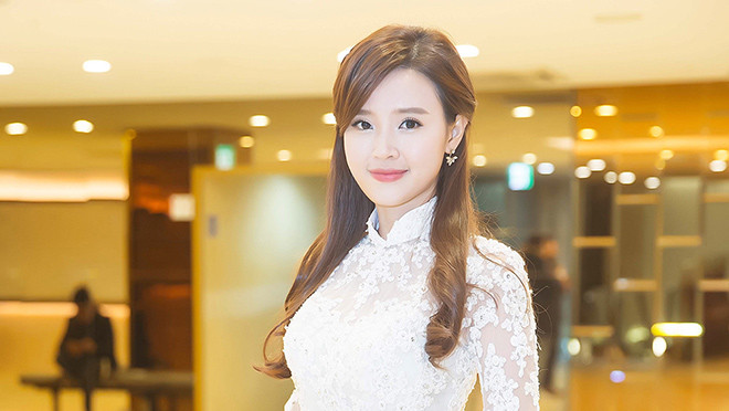 Midu đẹp không tì vết với áo dài trắng đi sự kiện tại Hàn Quốc Ảnh 2