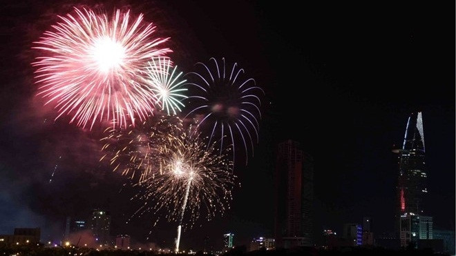 TP.HCM có thể sẽ bắn pháo hoa nghệ thuật Tết Dương lịch 2017 Ảnh 2