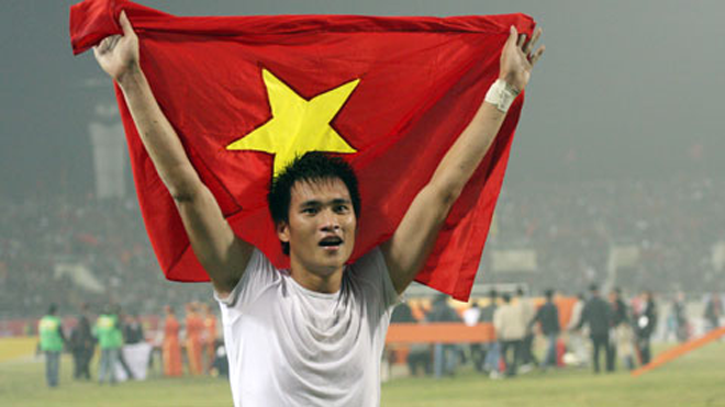 Khoảnh khắc vỡ òa khi Công Vinh ghi bàn thắng lịch sử tại AFF Cup 2008 Ảnh 2