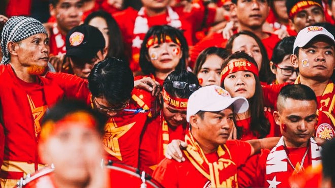 CĐV òa khóc nhìn 10 cầu thủ Việt Nam đá 'chết bỏ' trên sân Mỹ Đình Ảnh 2