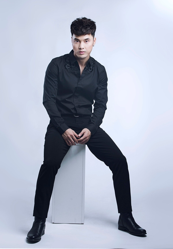 Không thể rời mắt trước hình ảnh cực điển trai của 'soái ca một con' Ưng Hoàng Phúc Ảnh 3
