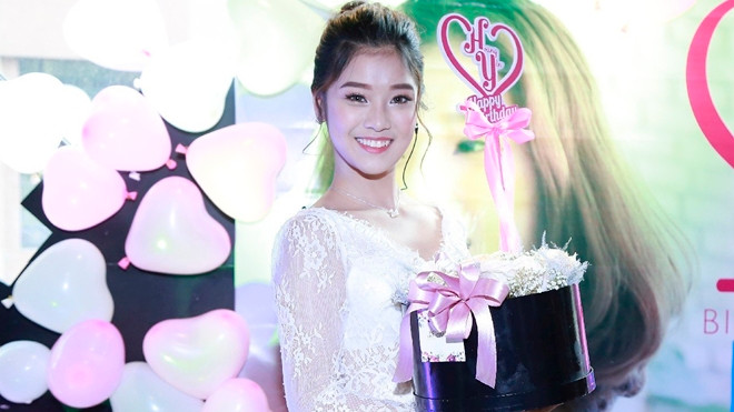 Hoàng Yến ra mắt ca khúc ballad đầy tâm trạng trong tiệc mừng sinh nhật Ảnh 2
