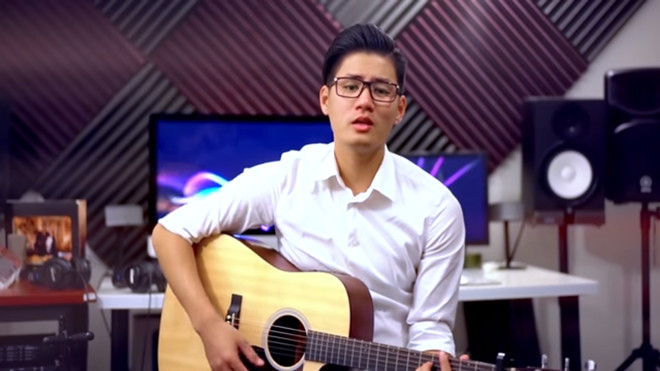 Xuất hiện 'hotboy sơ mi trắng' chơi guitar siêu ngọt ngào tại The Voice Online 2017 Ảnh 2