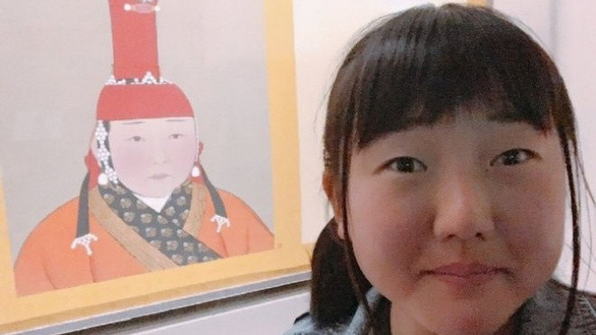 Cô gái bỗng nổi như cồn vì bắt gặp… chính mình trong bức tranh Hoàng hậu ở bảo tàng Ảnh 2