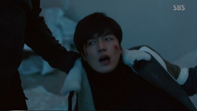 Gay cấn với tập 8 'Huyền thoại biển xanh': Lee Min Ho suýt bị giết chết! Ảnh 2
