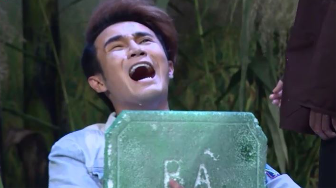 NSƯT Hoài Linh và cả trường quay 'rướm nước mắt' với tiết mục về mẹ quá xúc động của Huỳnh Lập Ảnh 2