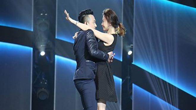 Mời Hari Won lên nhảy tình tứ ngay trên sóng truyền hình, Trấn Thành nhận cái kết đầy bất ngờ Ảnh 2