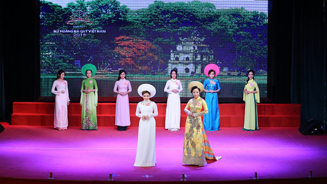 Không thể nhịn cười với sự cố 'trao nhầm giải thưởng' tại cuộc thi 'Nữ hoàng đá quý 2016' Ảnh 2