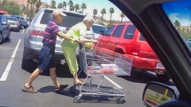 Những khoảnh khắc khiến bạn thêm yêu ông bà mình Ảnh 2