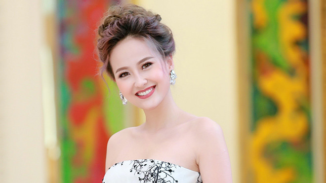 Khánh Ngân xinh như công chúa, tự tin khoe vai trần gợi cảm giữa tiết trời 15 độ Ảnh 2