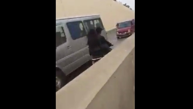 Rùng mình cảnh cặp đôi 'ngược nắng, ngược gió' ngược cả dòng xe đang lao ầm ầm xuống hầm Kim Liên Ảnh 2