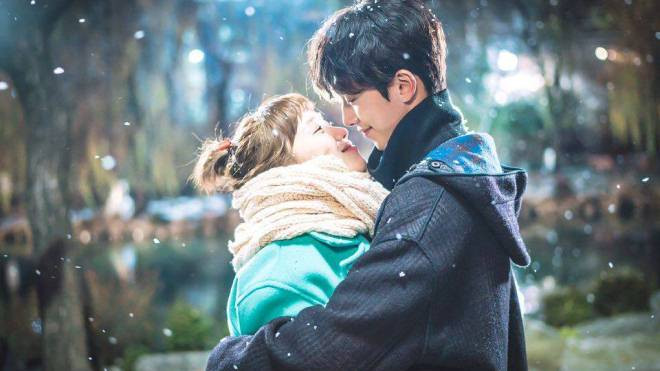 Không còn cưỡng hôn, Bok Joo và Joon Hyung đã khoá môi say đắm kiểu Pháp! Ảnh 2