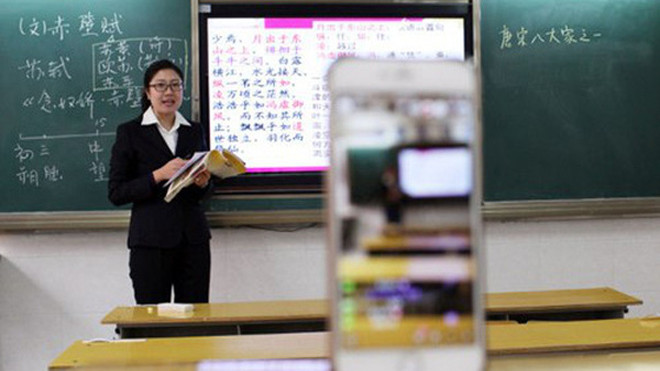 Giáo viên Trung Quốc live stream giảng bài cho học sinh ở nhà vì ô nhiễm Ảnh 2