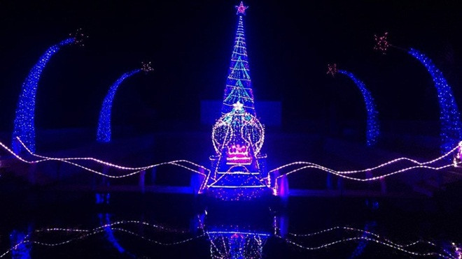 Giáng sinh đã thực sự đến trên khắp mọi nẻo đường Ảnh 2