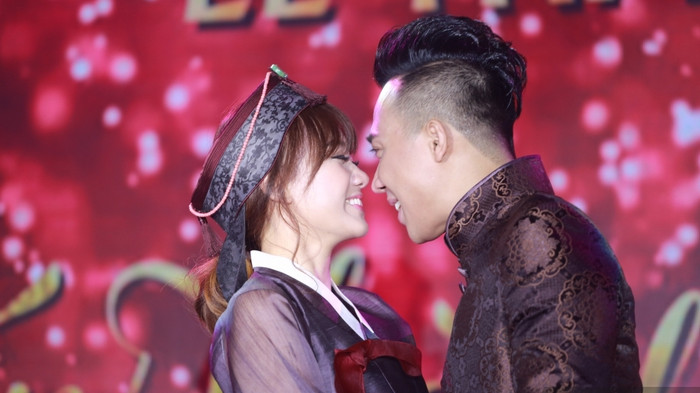 Nếu Xìn-Ri là truyện cổ tích Tấm Cám thì ai sẽ là Cám? Ảnh 2