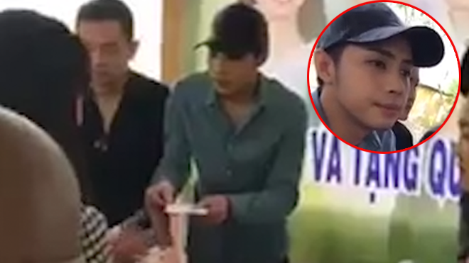 Noo Phước Thịnh ăn mặc giản dị đến tận vùng rốn lũ, gặp gỡ, giúp đỡ bà con miền Trung Ảnh 2