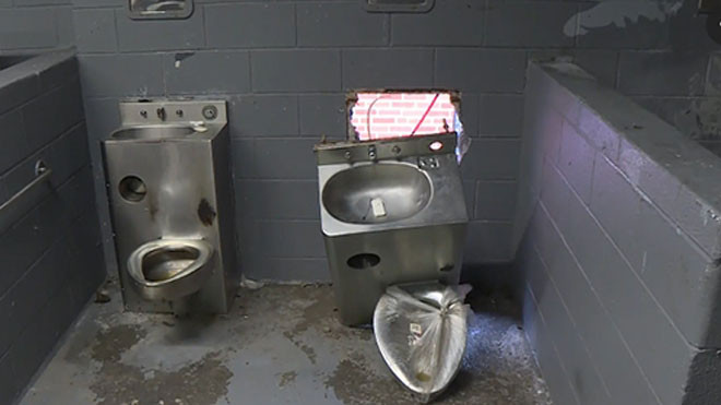 6 tù nhân Mỹ vượt ngục qua toilet hỏng Ảnh 2