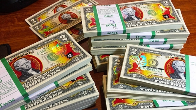 Tiền mừng tuổi hình con gà mệnh giá USD tràn ngập thị trường Ảnh 2