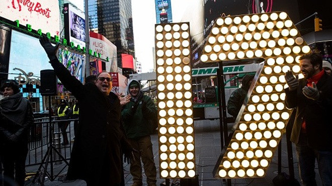 Các nước giăng đèn, pháo hoa sẵn sàng đón năm mới 2017 Ảnh 2