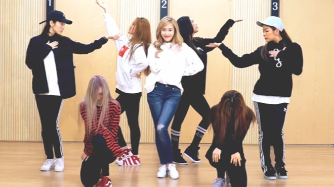 Jessica chẳng thua gì vũ công chuyên nghiệp trong phiên bản dance 'Wonderland' Ảnh 2