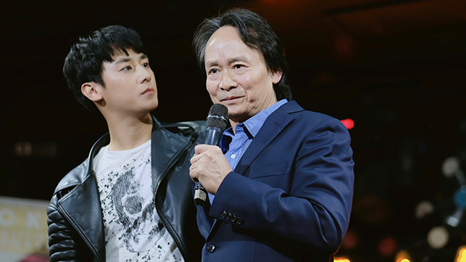 Rocker Nguyễn xúc động nghẹn ngào nghe bố đọc thơ tặng 'gia đình Alpha' Ảnh 2
