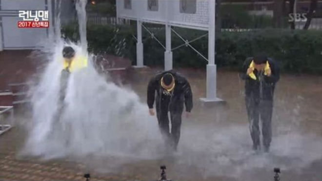 Đội ngũ sản xuất lần đầu chịu phạt, chính thức xin lỗi 'bộ sậu' Running Man Ảnh 2