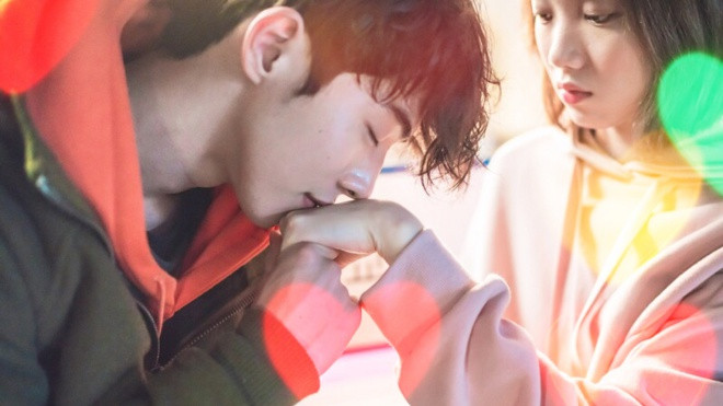 Hơn cả 1 khoảnh khắc, Joon Hyung đã trao lên tay Bok Joo 'nụ hôn hoàng tử' Ảnh 2