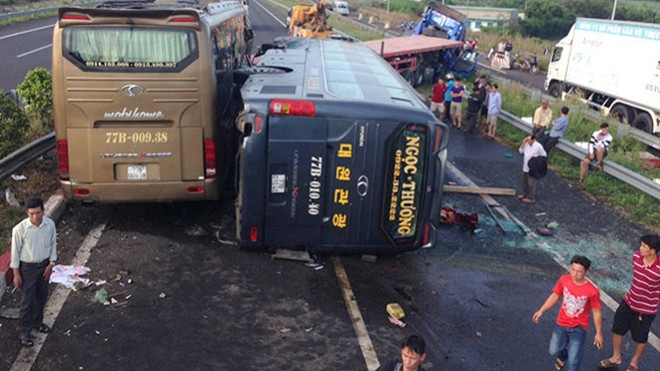 Tai nạn liên hoàn trên cao tốc Long Thành - Dầu Giây, 1 người chết, 17 người nhập viện Ảnh 2