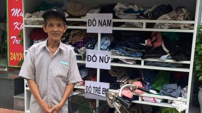 Sợ không được nhận quần áo từ thiện cụ ông phải mang sổ hộ nghèo đi làm chứng Ảnh 2