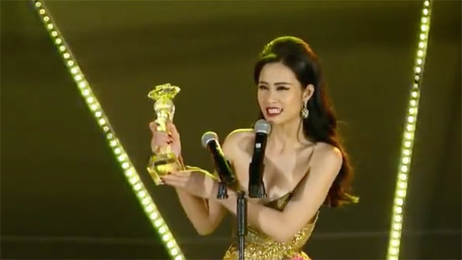 Sự thật đằng sau bức ảnh cho rằng Đông Nhi lộ ngực! Ảnh 2