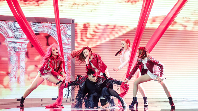 Clip: S-Girls cùng Adam Lâm tái hiện Hồ Thiên Nga trên sân khấu Remix New Generation 2017 Ảnh 2