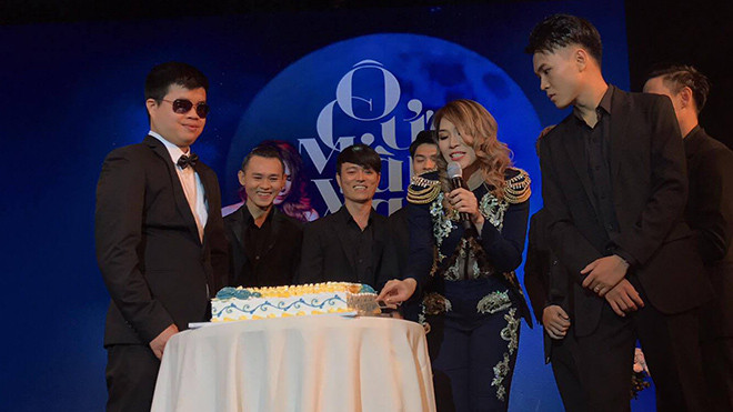 Luôn mang đến sự bất ngờ, Mỹ Tâm mời chàng trai khiếm thị hát lề đường cùng đón sinh nhật sớm Ảnh 2