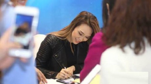 Clip: Mỹ Tâm nhắc nhở bảo vệ khi thấy fan bị mắng Ảnh 2