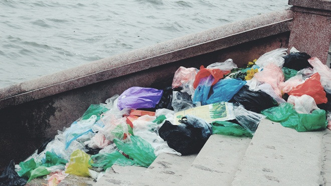 Rác lại chất đống trong ngày tiễn ông Công, ông Táo chầu trời Ảnh 2