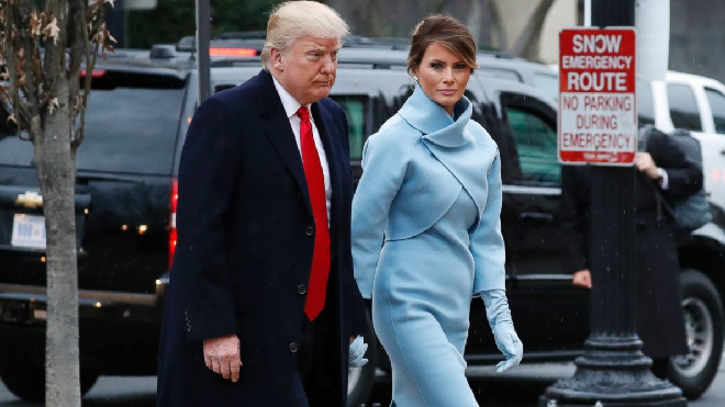 Bộ váy xanh của phu nhân Melania Trump là cả một ẩn ý! Ảnh 2