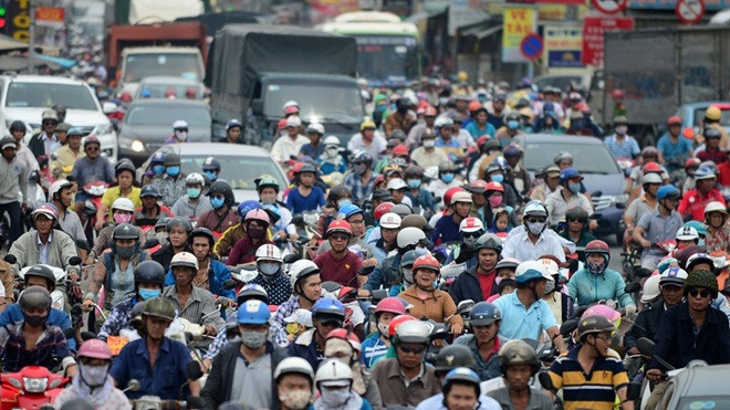 Giao thông rối loạn hiếm thấy trên quốc lộ 50 ở Sài Gòn Ảnh 2