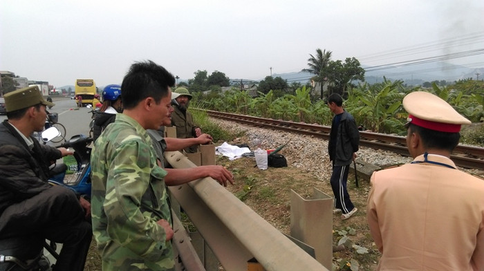 Xuống xe đi vệ sinh, thiếu nữ bị tàu hỏa húc văng, tử vong Ảnh 2