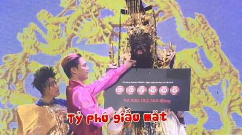 Hoài Linh đeo mặt nạ nhận 92 tỷ đồng, 'đá xoáy' xổ số Mỹ trong kịch Táo Quân Ảnh 2