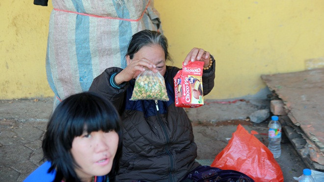 Cái Tết nghèo của người vô gia cư, dân cửu vạn Ảnh 2