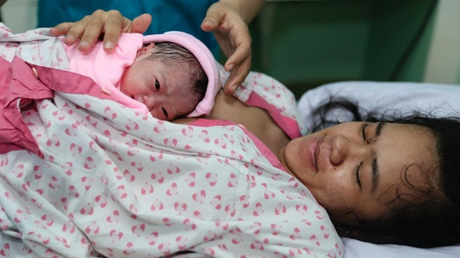 TP.HCM chào đón công dân nhí đầu tiên của năm Đinh Dậu Ảnh 2