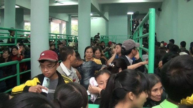 Biển người chen chân trước ngày khai hội Chùa Hương Ảnh 2