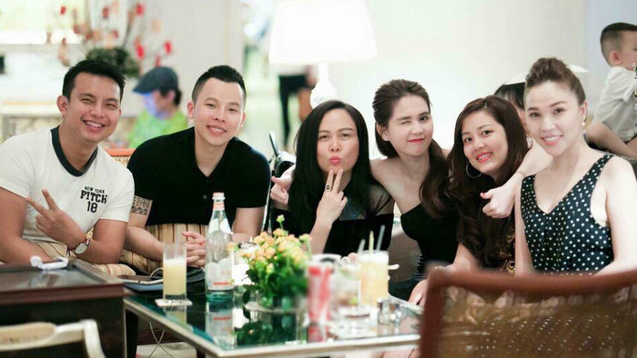 Dẹp muộn phiền hậu 'bị đá', Ngọc Trinh trở lại cuộc sống vui vẻ bên bạn bè Ảnh 2