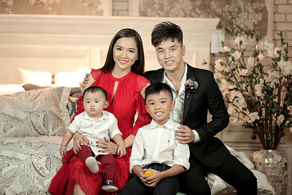 Ưng Hoàng Phúc hết lòng yêu thương vợ và 2 con trai Ảnh 2
