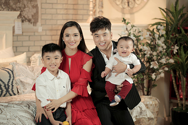 Ưng Hoàng Phúc hết lòng yêu thương vợ và 2 con trai Ảnh 4