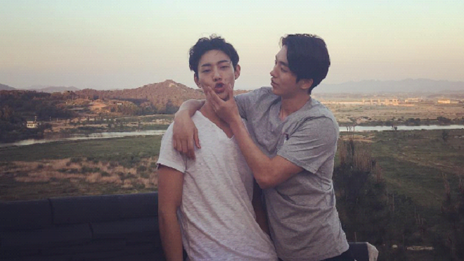 Những cặp sao nam Hàn gây thương nhớ cho fan nữ Ảnh 2