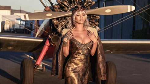 Rihanna xuất hiện cực ngầu trên tạp chí Harper's Bazaar U.S với style nữ phi công sexy Ảnh 2