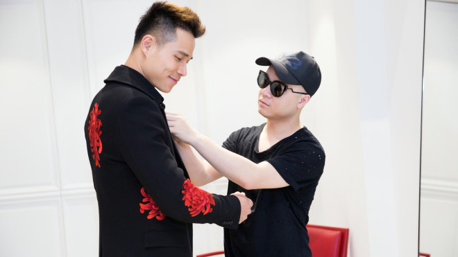 Tiến Đoàn tất bật chuẩn bị để làm giám khảo Mister International 2017 Ảnh 2