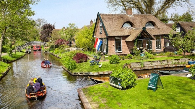 Ngôi làng không có đường đi tuyệt đẹp như bước ra từ thế giới cổ tích Ảnh 2