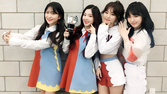 Ai chê thì cứ chê, Red Velvet vẫn là nhân vật đầu tiên hốt trọn 5 cúp trong tuần của năm 2017 Ảnh 2