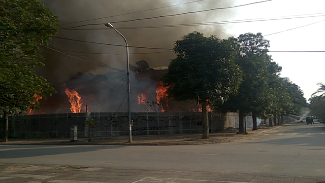 Cháy lớn tại khu đô thị Ciputra ven hồ Tây, Hà Nội Ảnh 2